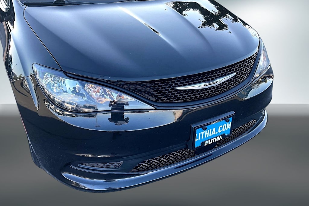 Thumbnail: 2023 Chrysler Voyager - 35