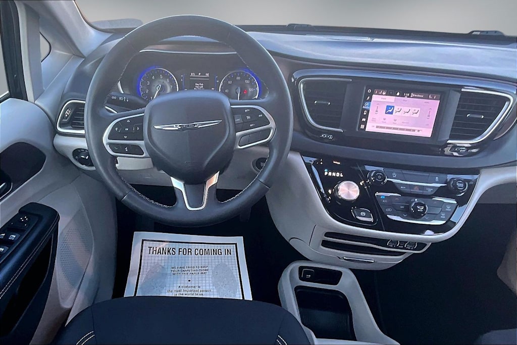 Thumbnail: 2023 Chrysler Voyager - 14