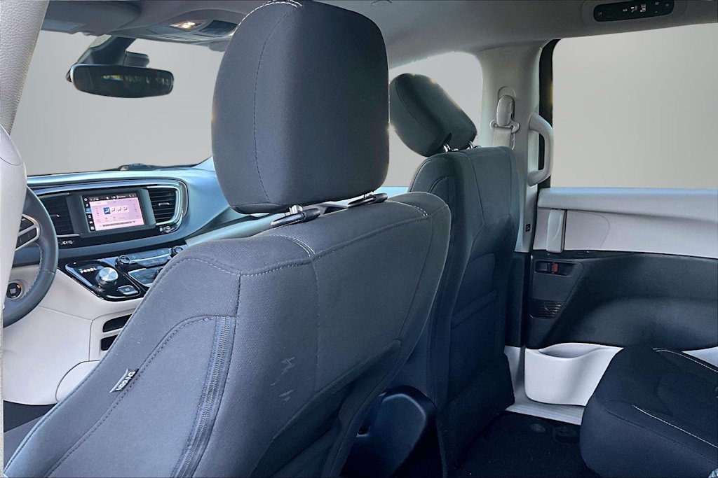 Thumbnail: 2023 Chrysler Voyager - 12