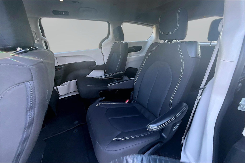 Thumbnail: 2023 Chrysler Voyager - 13