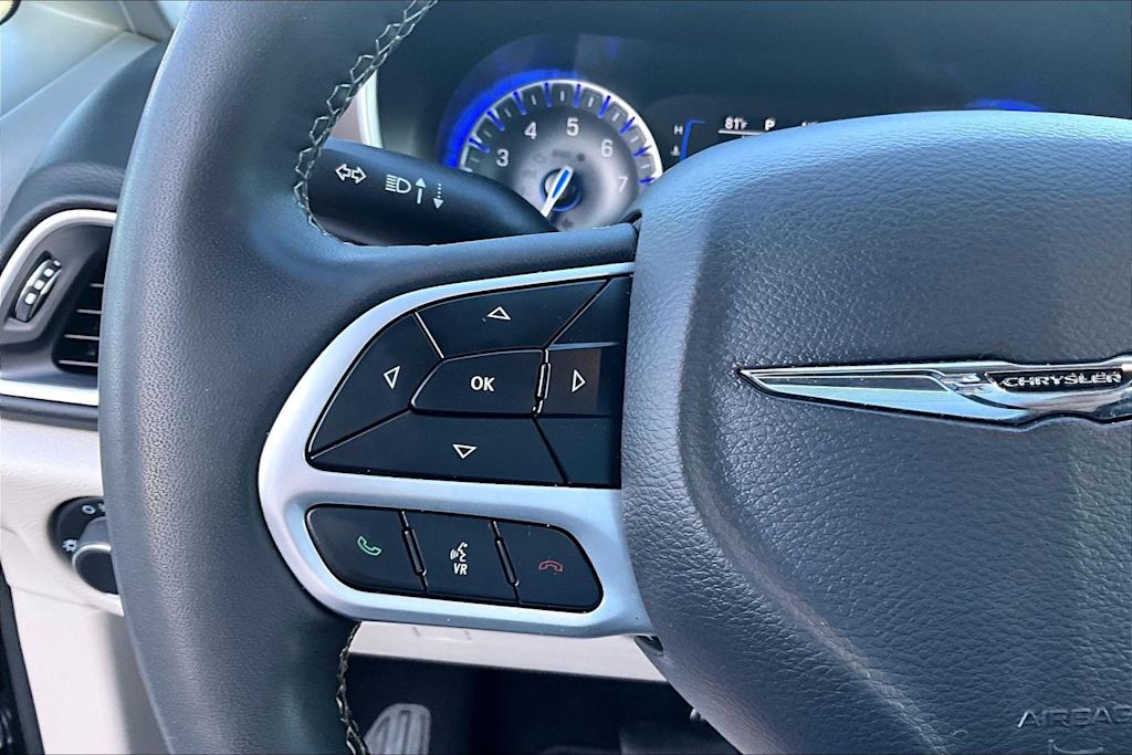 Thumbnail: 2023 Chrysler Voyager - 25
