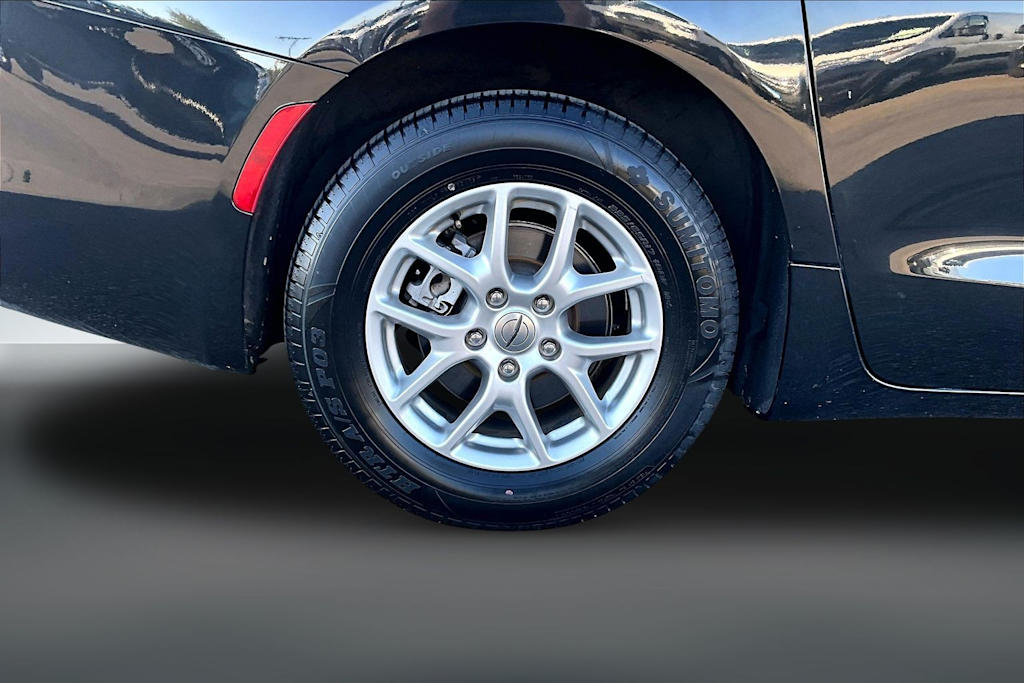 Thumbnail: 2023 Chrysler Voyager - 38