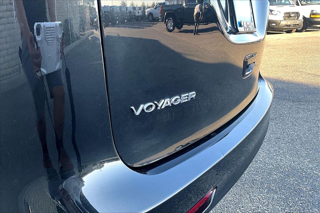 Thumbnail: 2023 Chrysler Voyager - 7