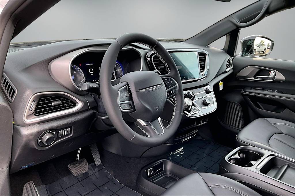 Thumbnail: 2027 Chrysler Pacifica - 2