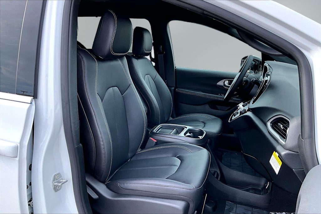 Thumbnail: 2027 Chrysler Pacifica - 12