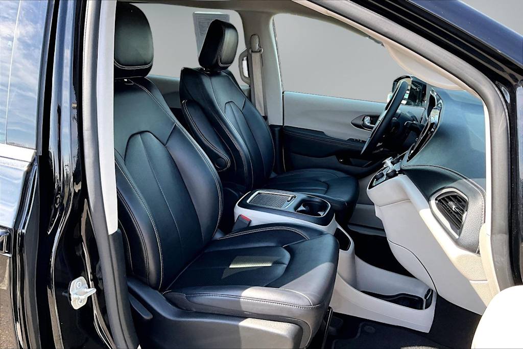 Thumbnail: 2024 Chrysler Pacifica - 11