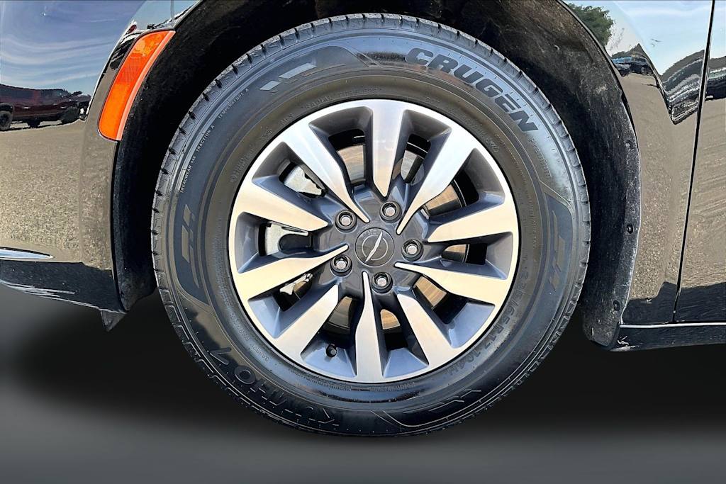 Thumbnail: 2024 Chrysler Pacifica - 7