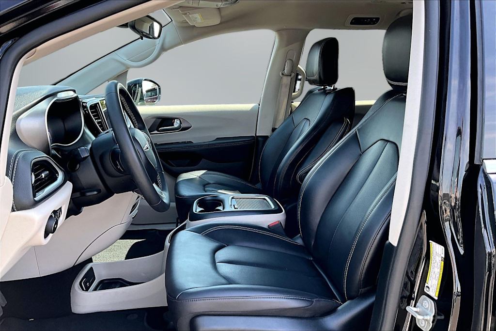 Thumbnail: 2024 Chrysler Pacifica - 10