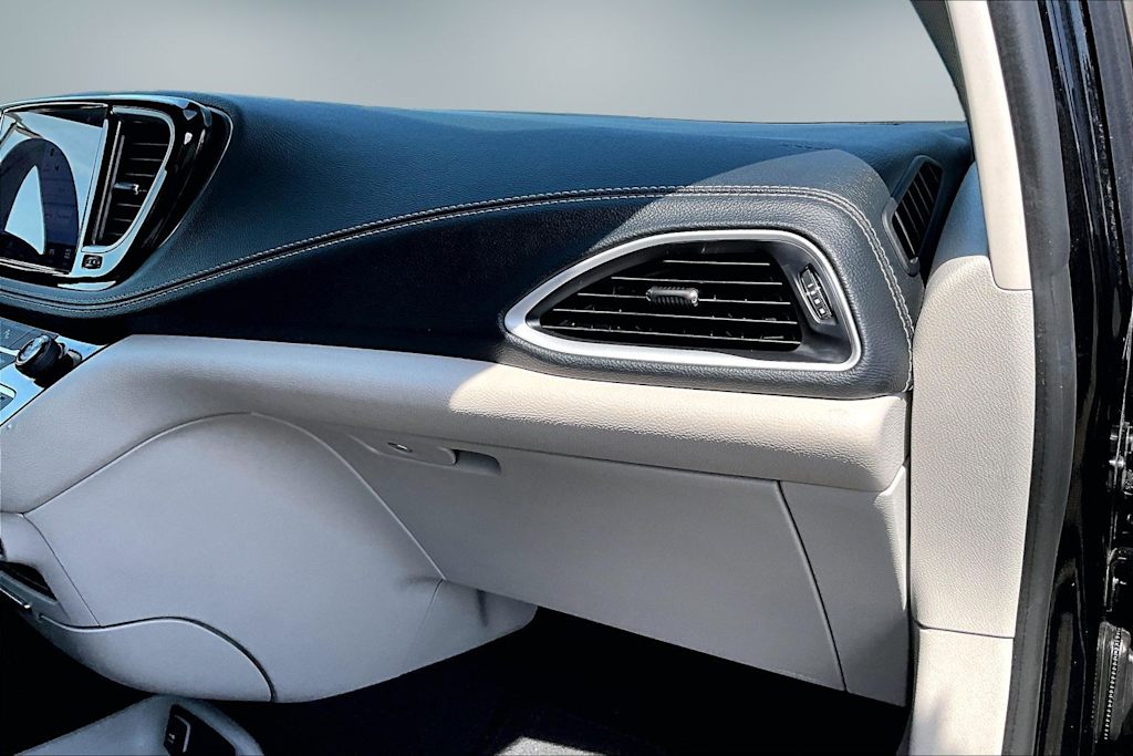 Thumbnail: 2024 Chrysler Pacifica - 24