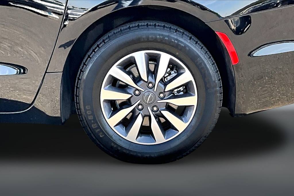 Thumbnail: 2024 Chrysler Pacifica - 30