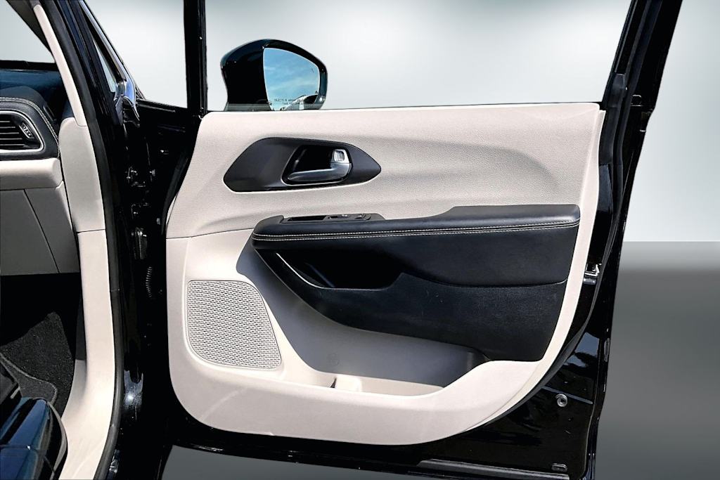 Thumbnail: 2024 Chrysler Pacifica - 29