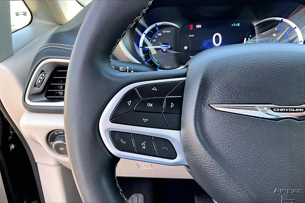 Thumbnail: 2024 Chrysler Pacifica - 25