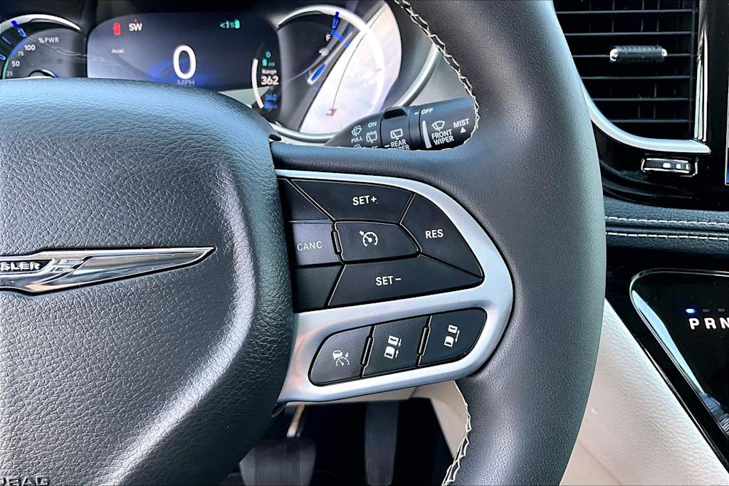 Thumbnail: 2024 Chrysler Pacifica - 26