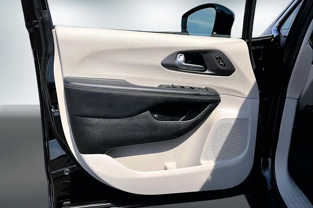 Thumbnail: 2024 Chrysler Pacifica - 28