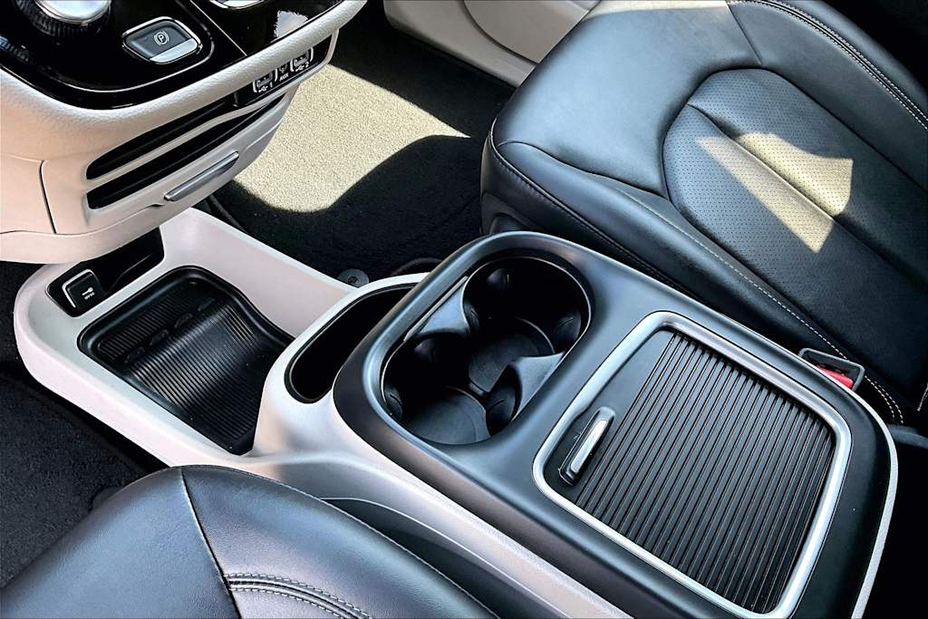 Thumbnail: 2024 Chrysler Pacifica - 16