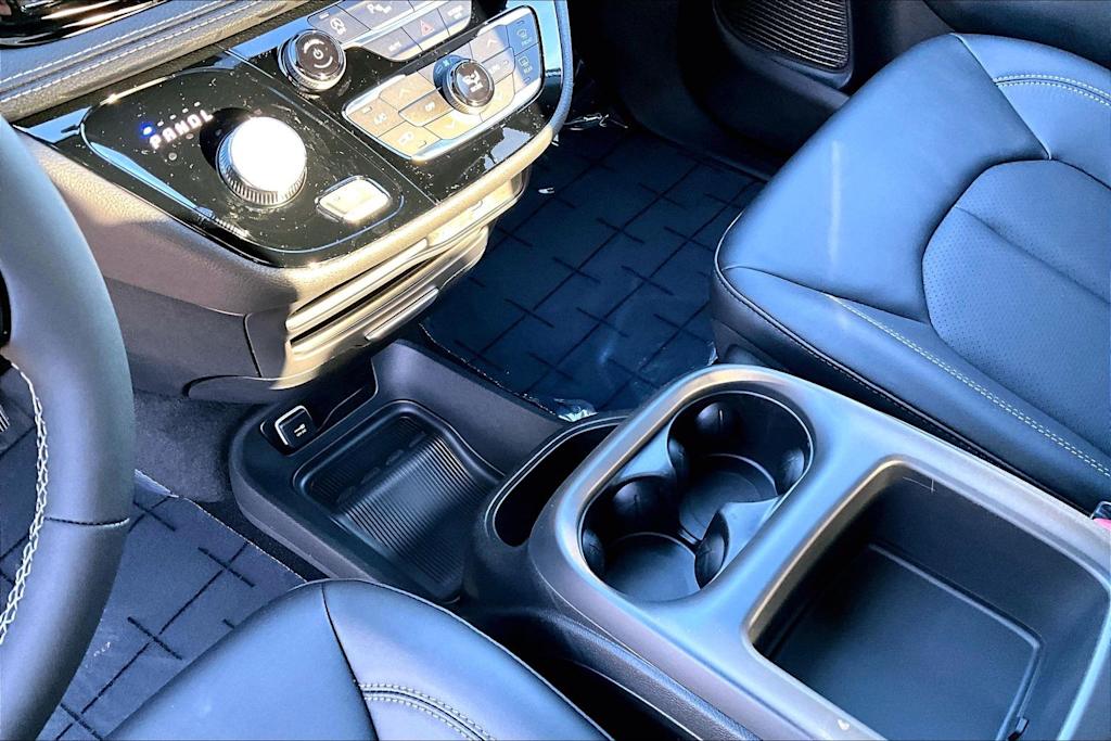 Thumbnail: 2026 Chrysler Pacifica - 21