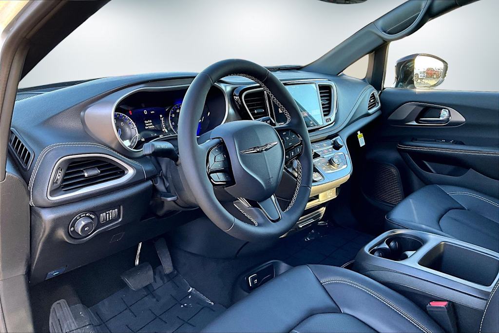 Thumbnail: 2026 Chrysler Pacifica - 2