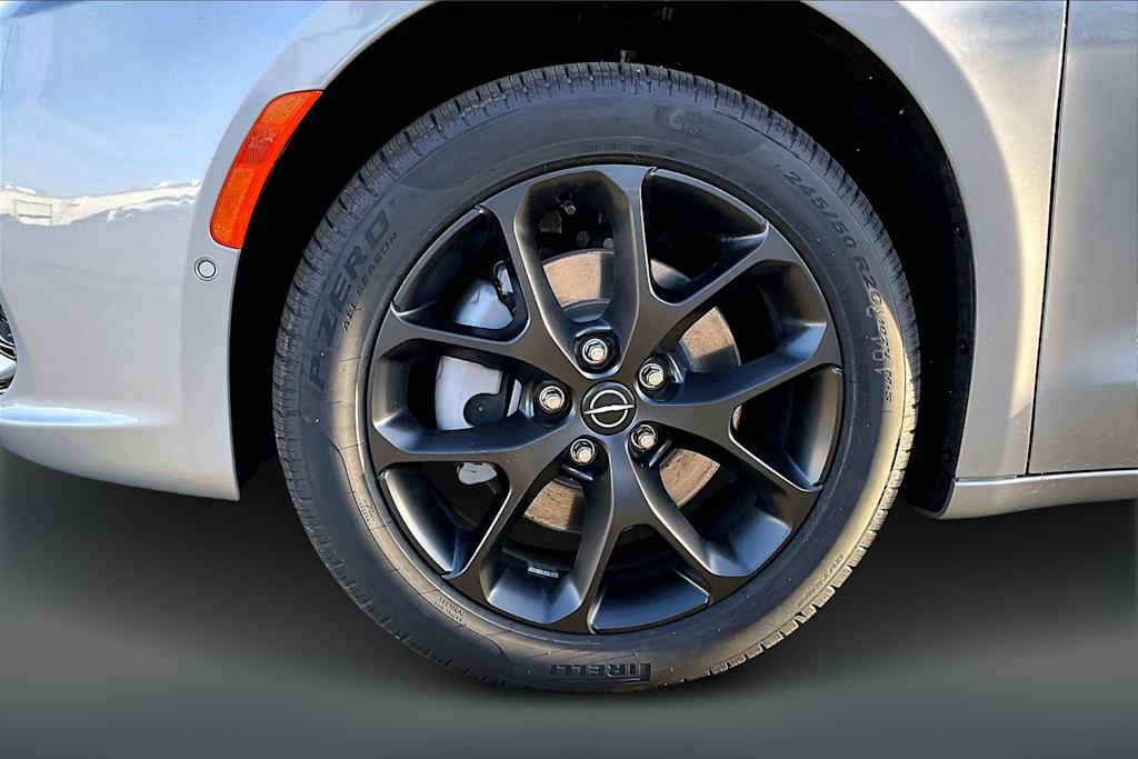 Thumbnail: 2026 Chrysler Pacifica - 8