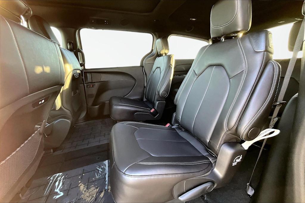 Thumbnail: 2026 Chrysler Pacifica - 20