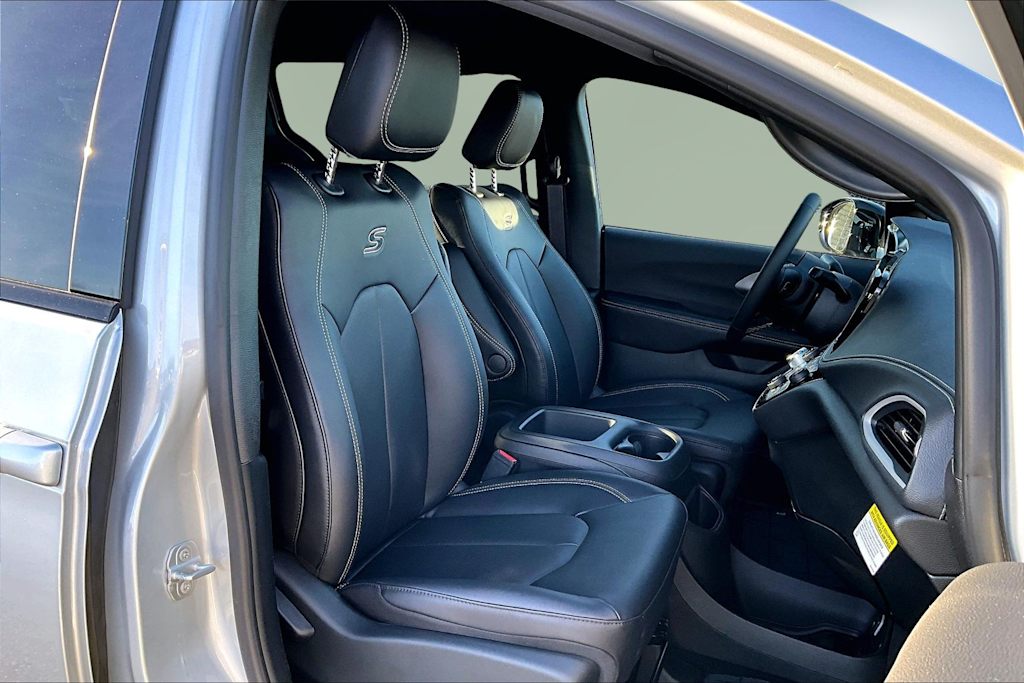 Thumbnail: 2026 Chrysler Pacifica - 12