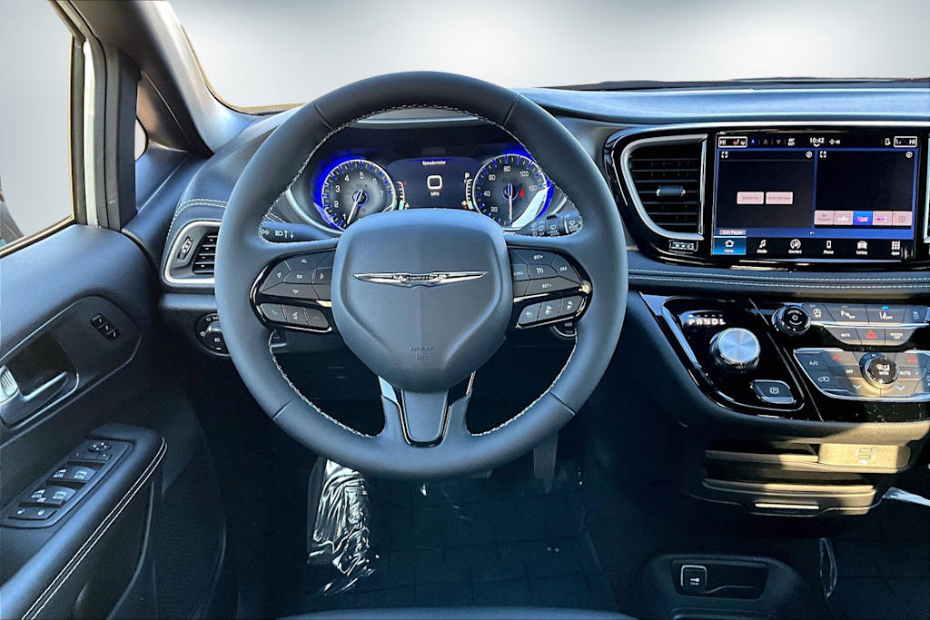 Thumbnail: 2026 Chrysler Pacifica - 14