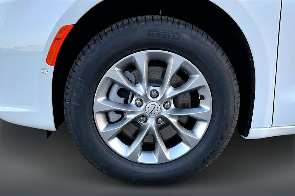 Thumbnail: 2026 Chrysler Pacifica - 8