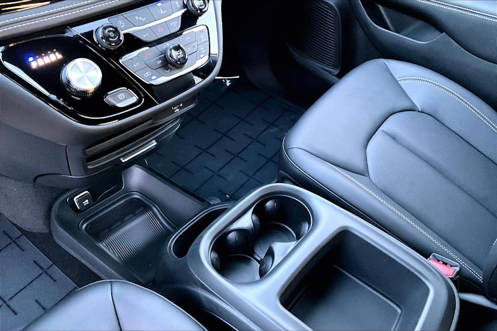 Thumbnail: 2026 Chrysler Pacifica - 16