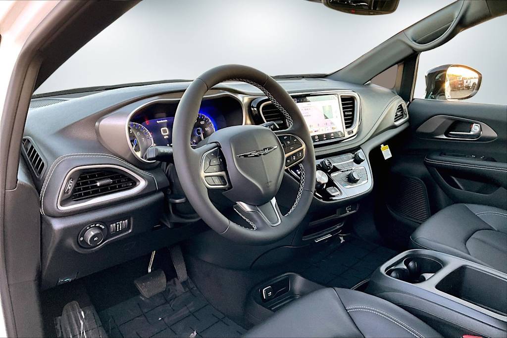 Thumbnail: 2026 Chrysler Pacifica - 2