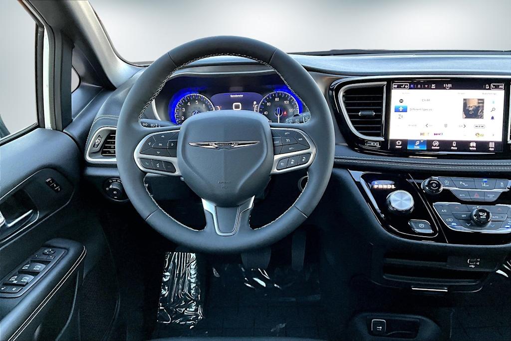 Thumbnail: 2026 Chrysler Pacifica - 14