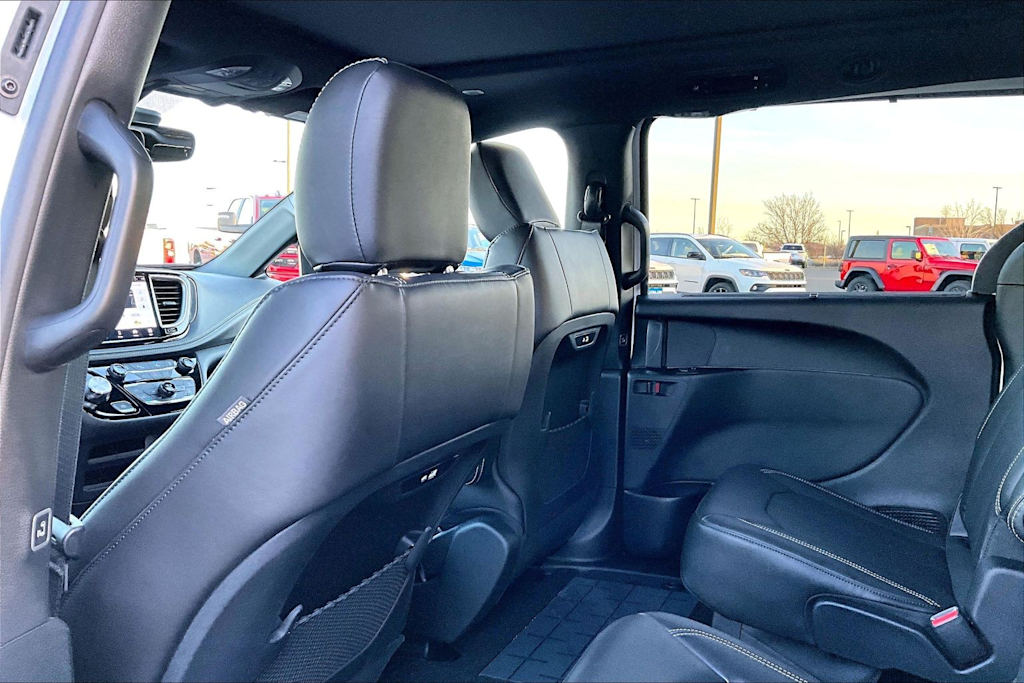 Thumbnail: 2026 Chrysler Pacifica - 13