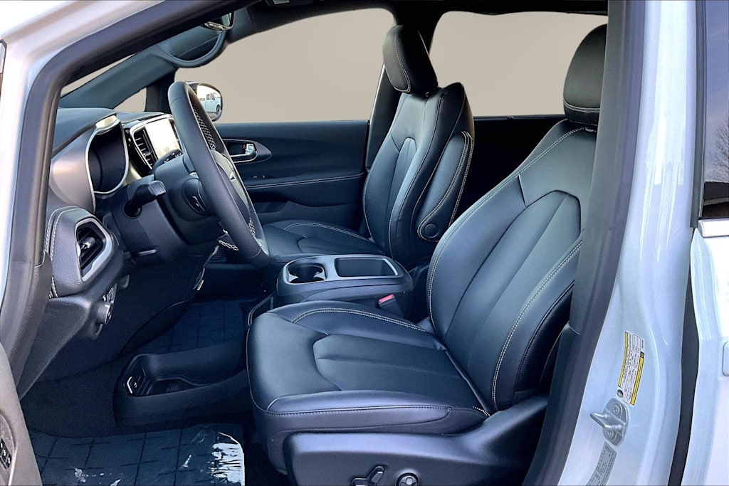 Thumbnail: 2026 Chrysler Pacifica - 11