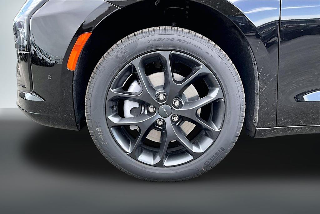Thumbnail: 2027 Chrysler Pacifica - 7