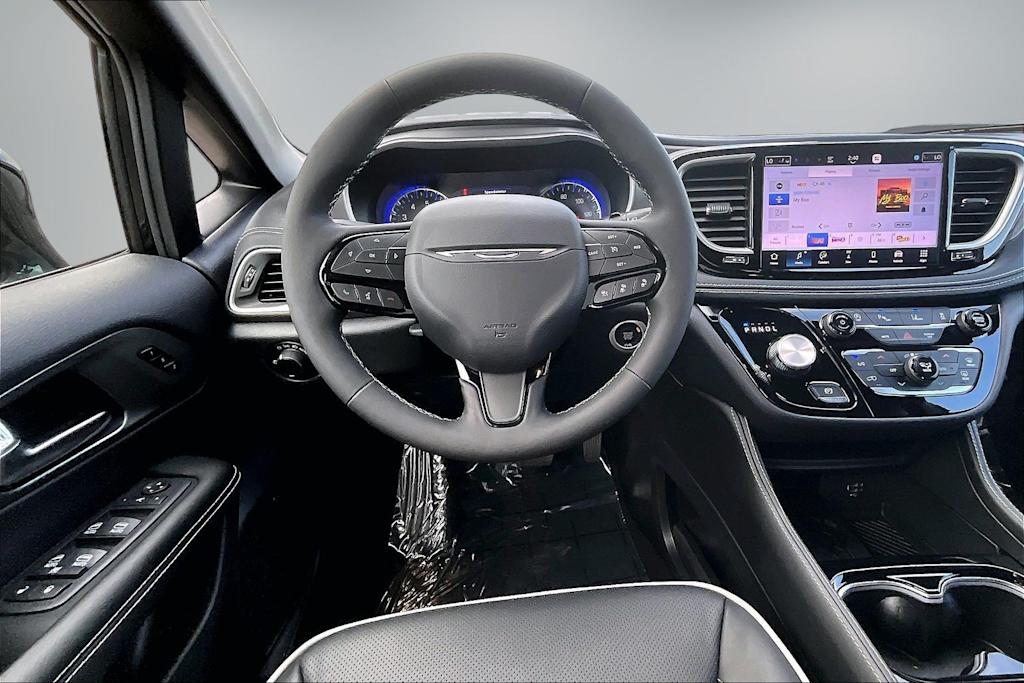 Thumbnail: 2027 Chrysler Pacifica - 13