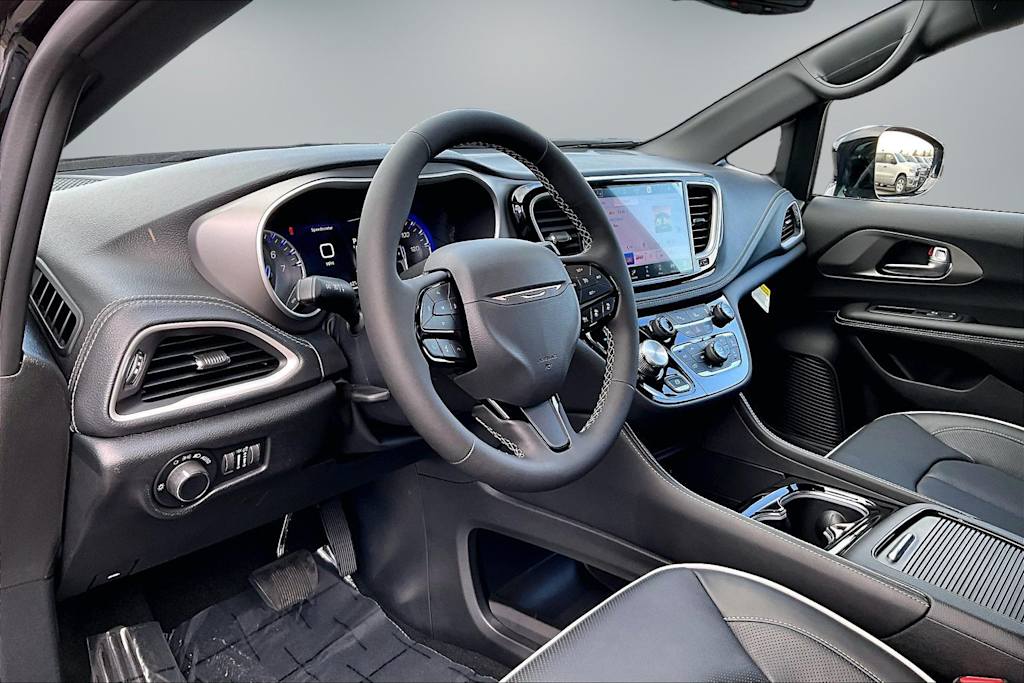 Thumbnail: 2027 Chrysler Pacifica - 2
