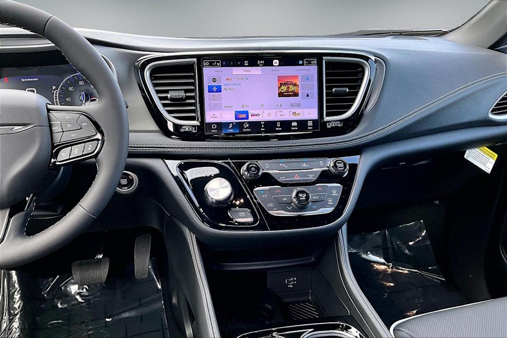 Thumbnail: 2027 Chrysler Pacifica - 14