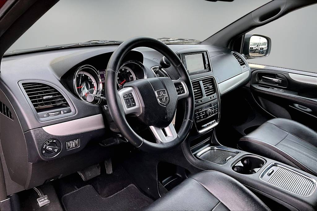 Thumbnail: 2017 Dodge Grand Caravan - 2