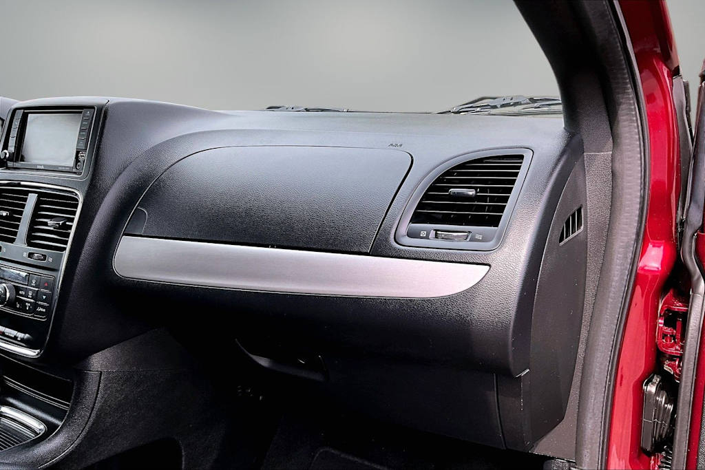 Thumbnail: 2017 Dodge Grand Caravan - 24