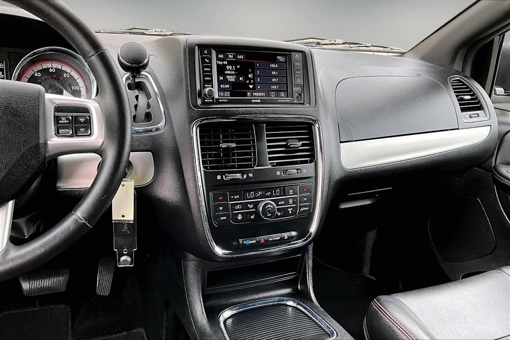 Thumbnail: 2017 Dodge Grand Caravan - 15
