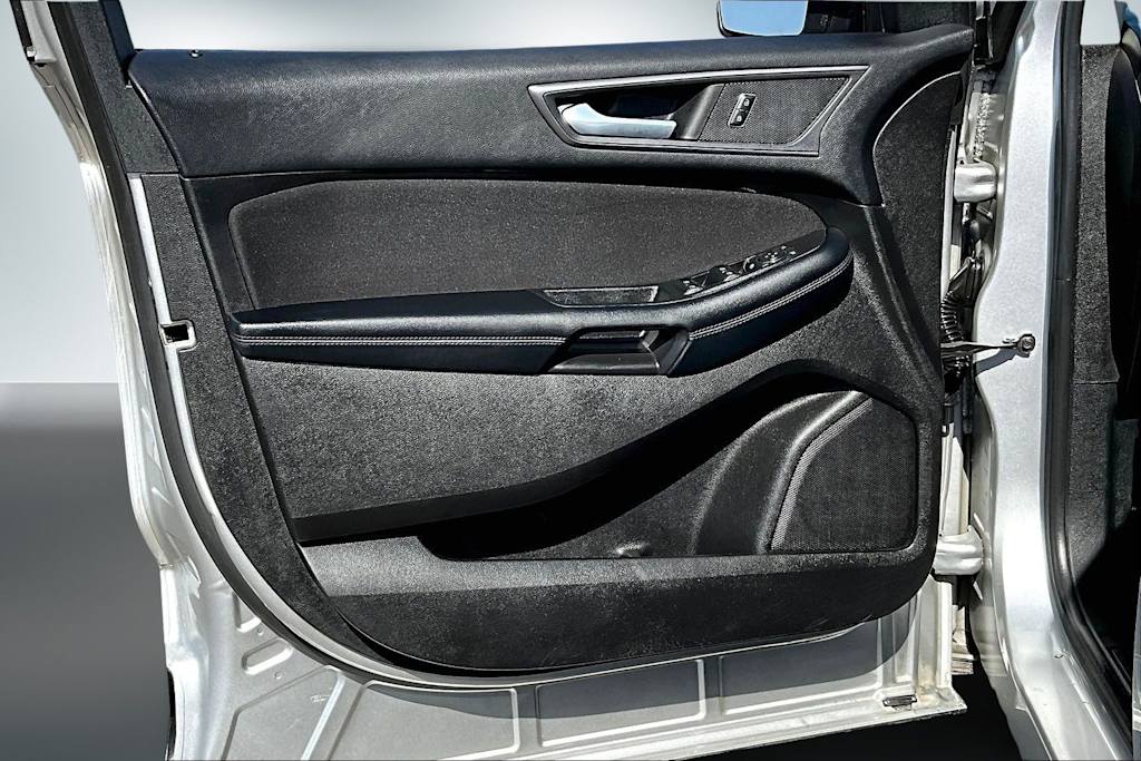 Thumbnail: 2017 Ford Edge - 26