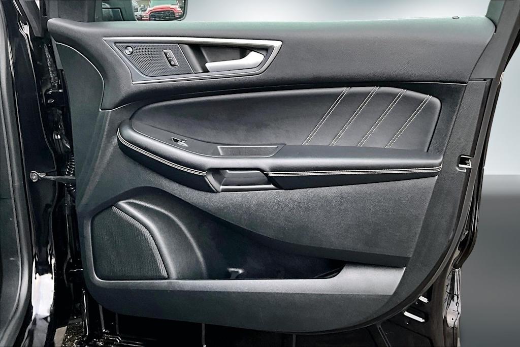 Thumbnail: 2023 Ford Edge - 28