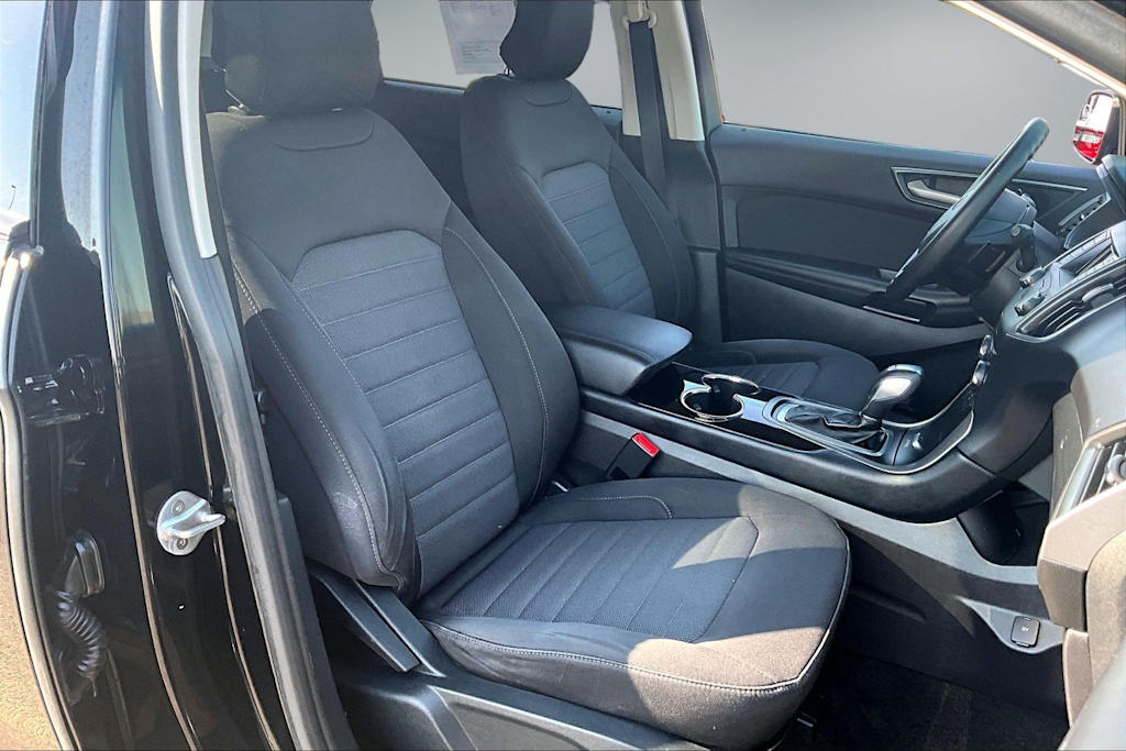 Thumbnail: 2017 Ford Edge - 21