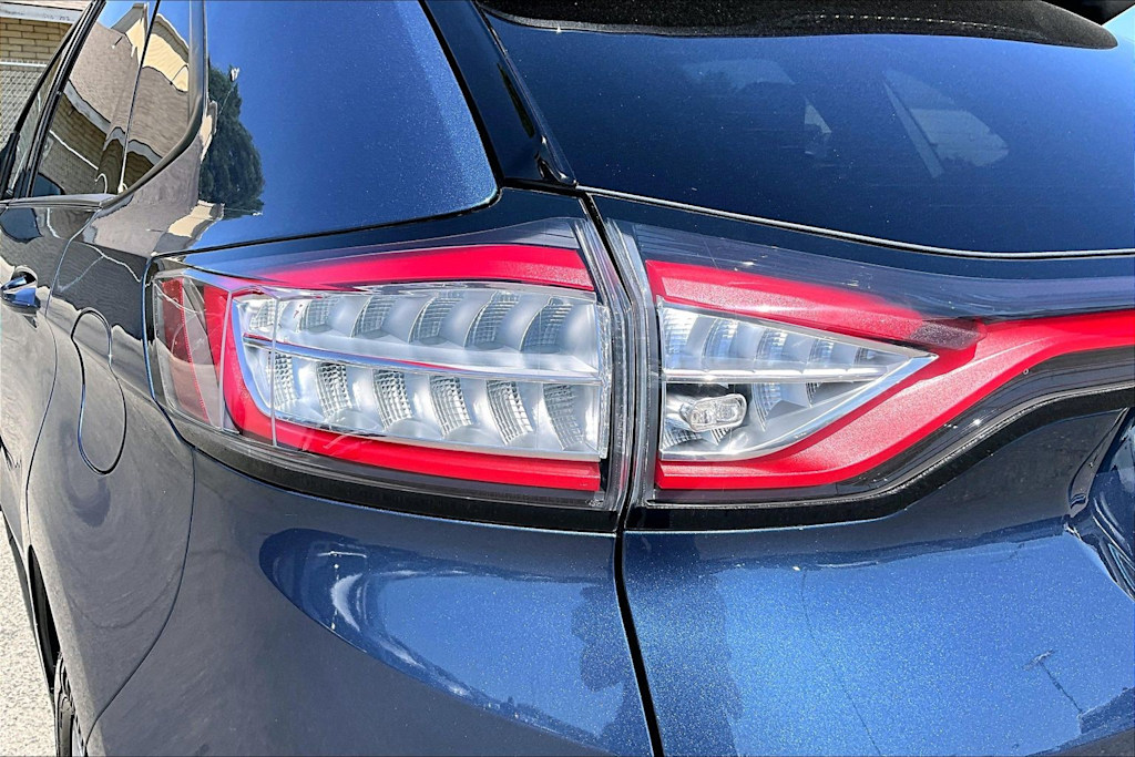 Thumbnail: 2018 Ford Edge - 32