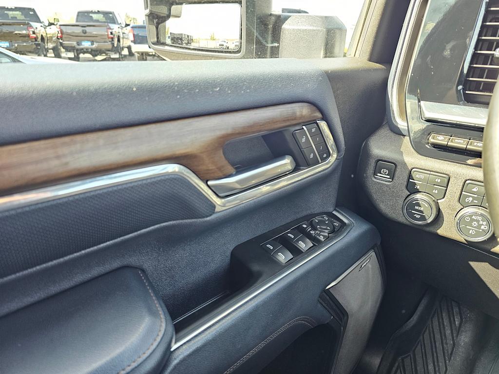 2024 Chevrolet Silverado 3500 High Country 32