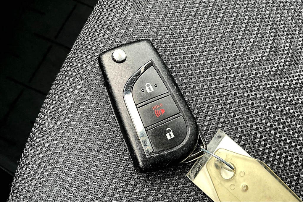 Thumbnail: 2023 Toyota RAV4 - 20