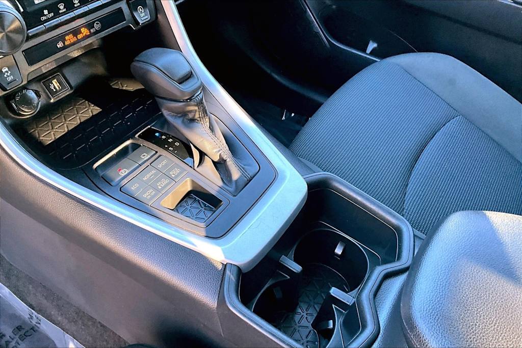 Thumbnail: 2024 Toyota RAV4 - 17