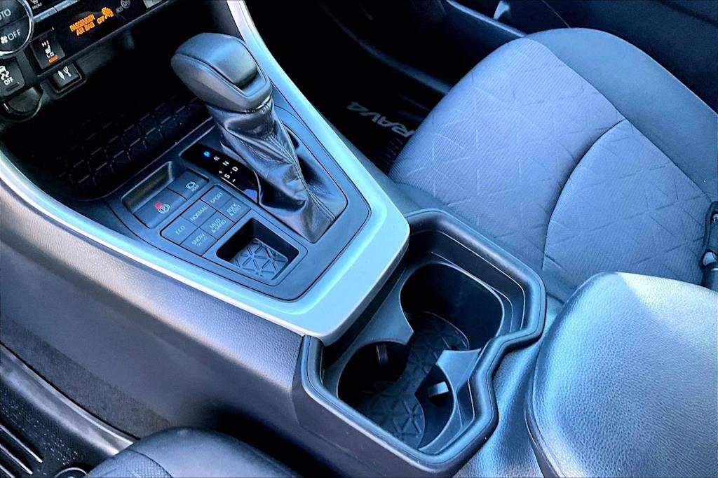 Thumbnail: 2019 Toyota RAV4 - 17
