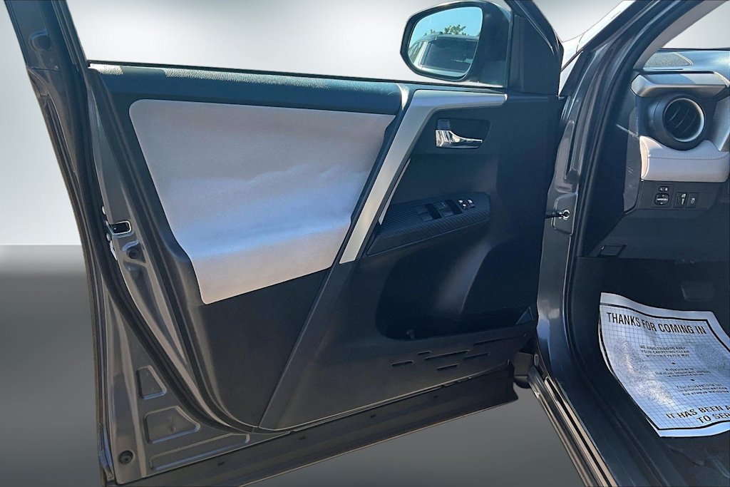 Thumbnail: 2015 Toyota RAV4 - 27