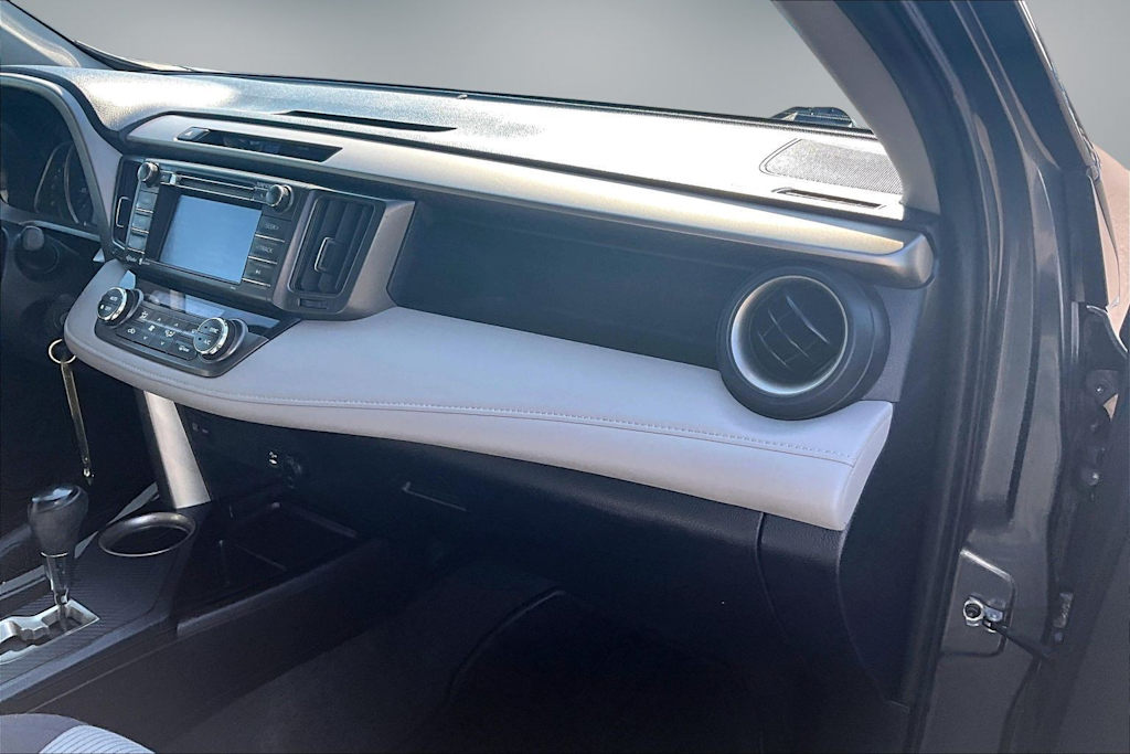 Thumbnail: 2015 Toyota RAV4 - 15