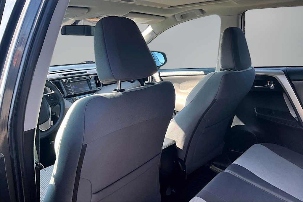 Thumbnail: 2015 Toyota RAV4 - 13
