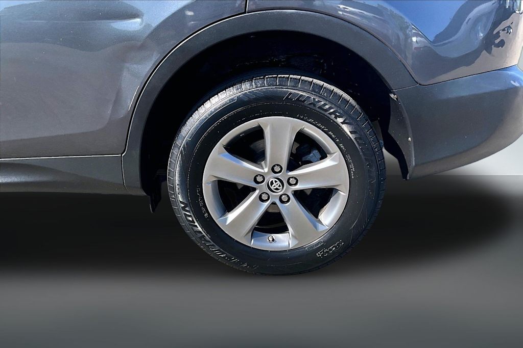 Thumbnail: 2015 Toyota RAV4 - 36